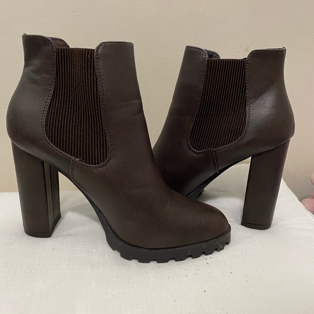 Shoe dazzle heeled boots